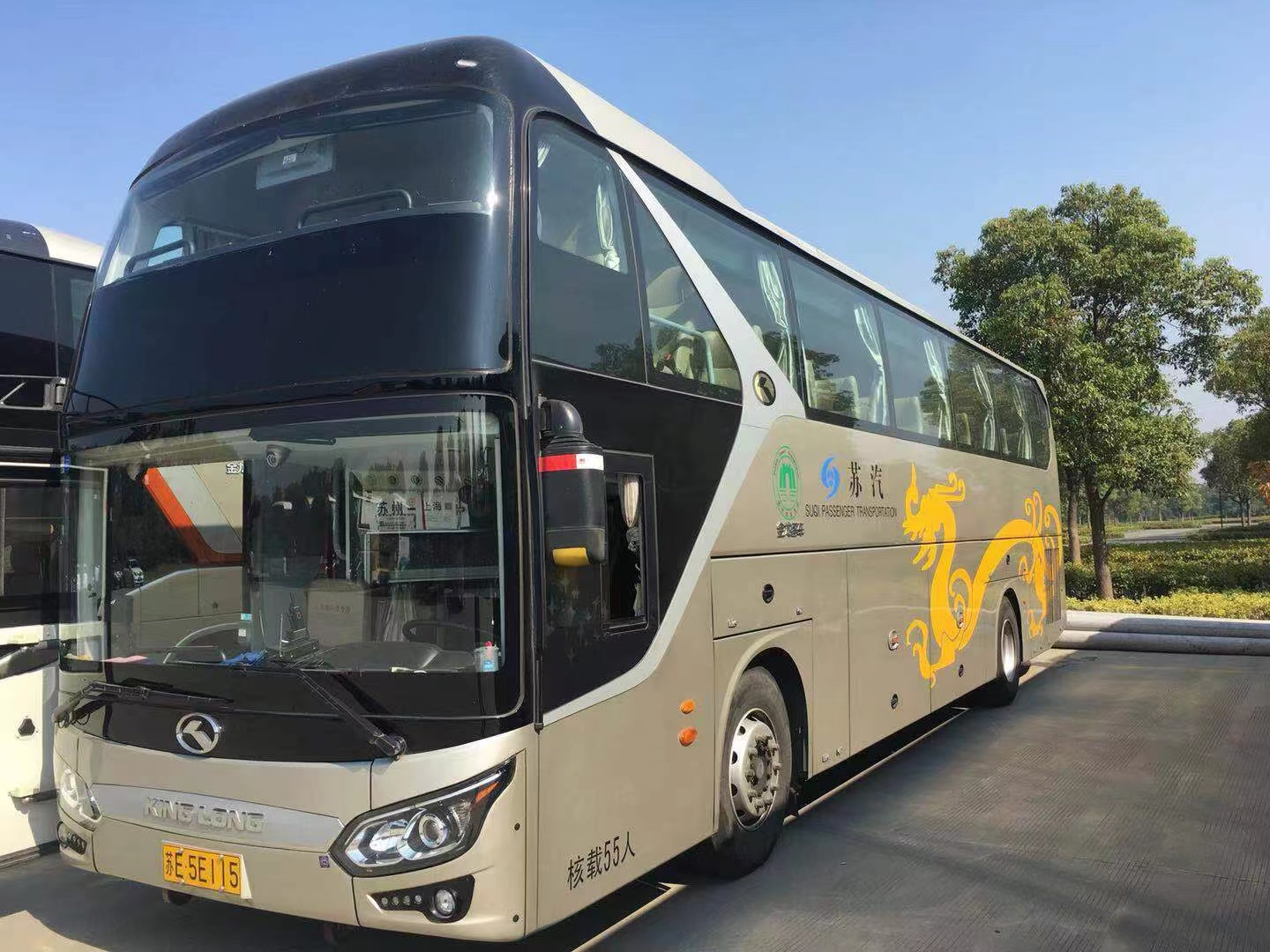 50座宇通（带桌子）